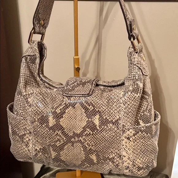 Michael Kors Elegant Snakeskin Shoulder Bag - Picture 4 of 14